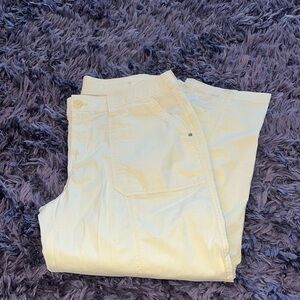 Chicos size 00 size 2 Roll Hem Poplin Cargo Crops.  New without tags.